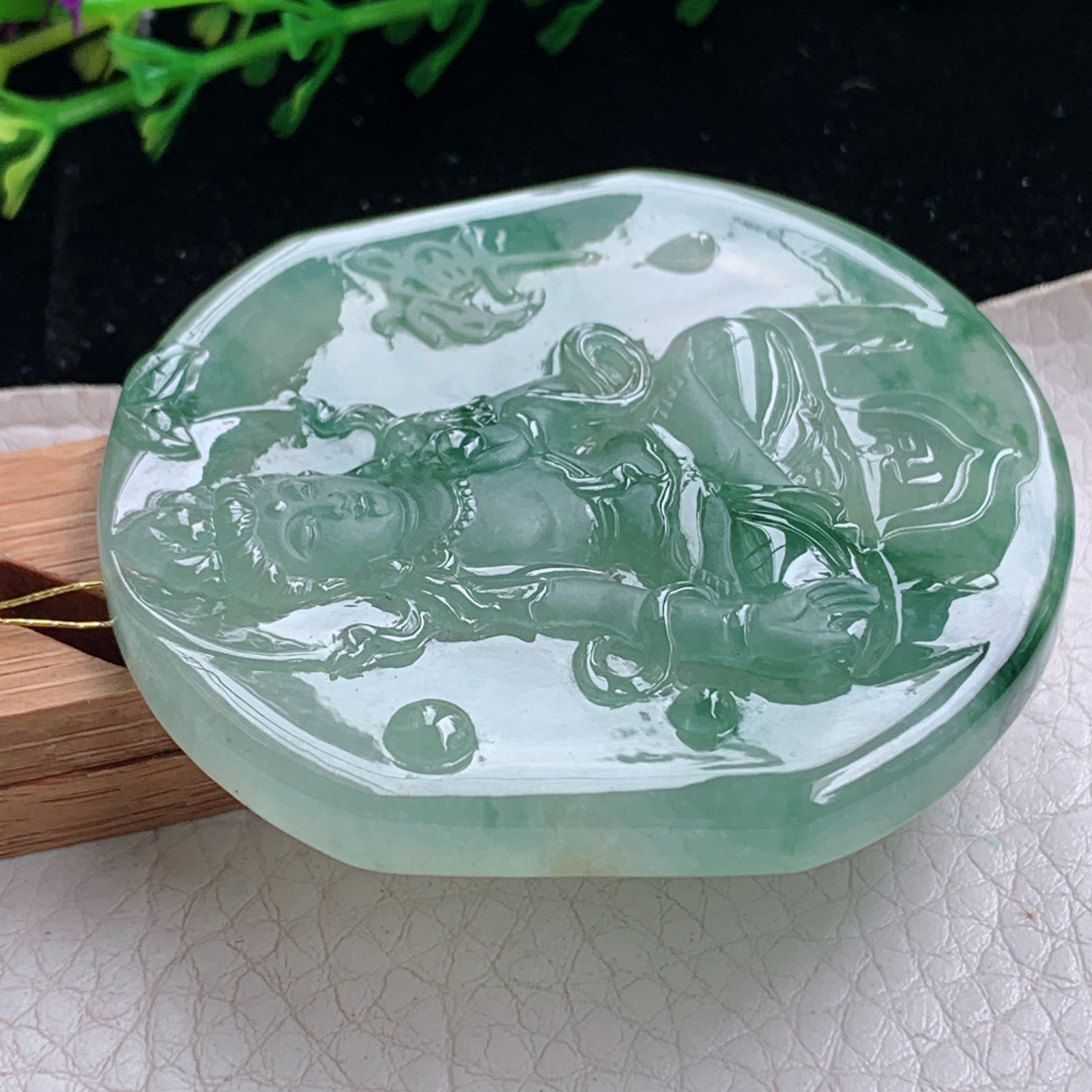 Xj实拍56.6*54.5*6.6天然缅甸翡翠冰飘花大势至观音菩萨吊坠 持莲观音