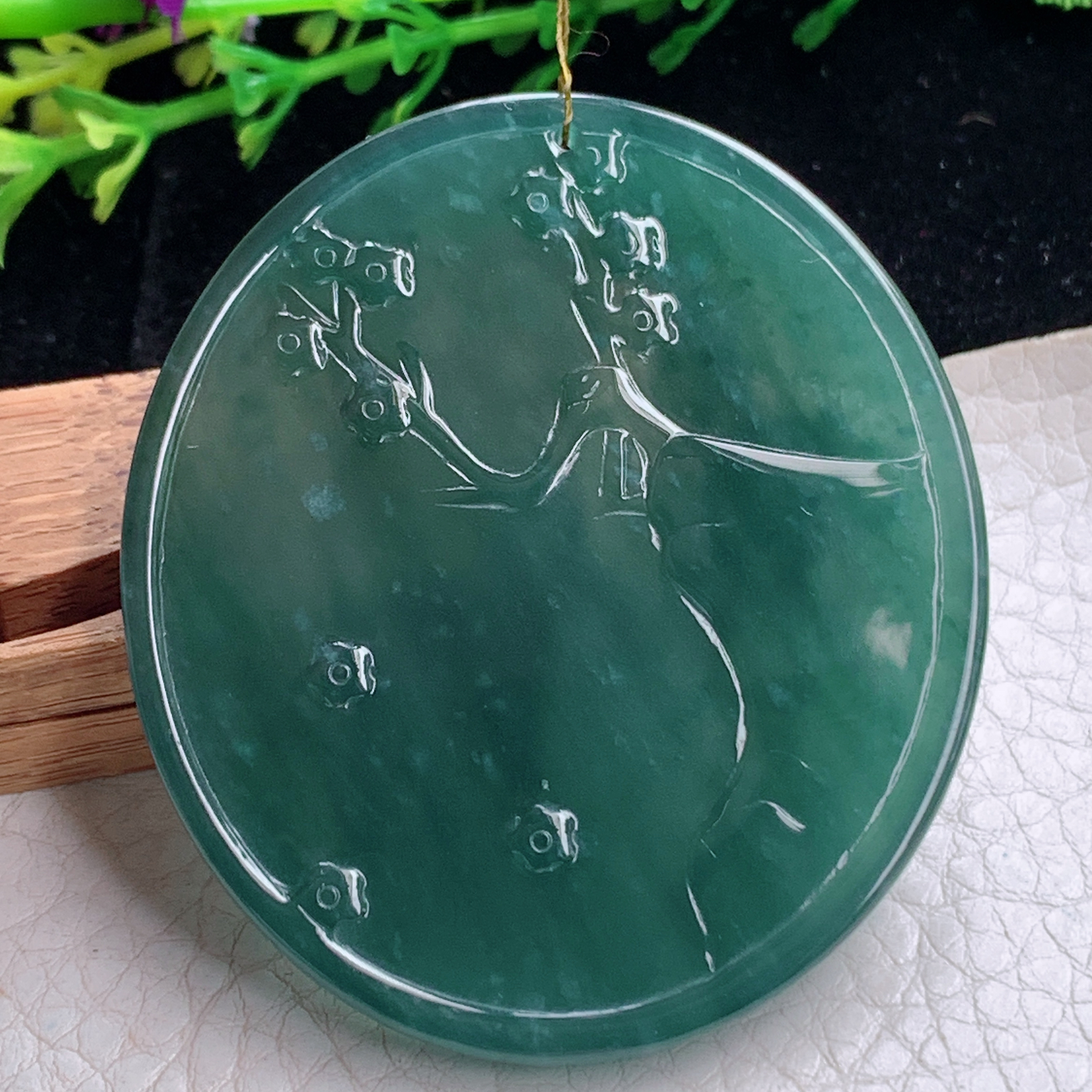 Xj实拍55*48.8*6天然翡翠a货满色精雕风雪夜归人吊坠 冰透福禄仕女图玉坠