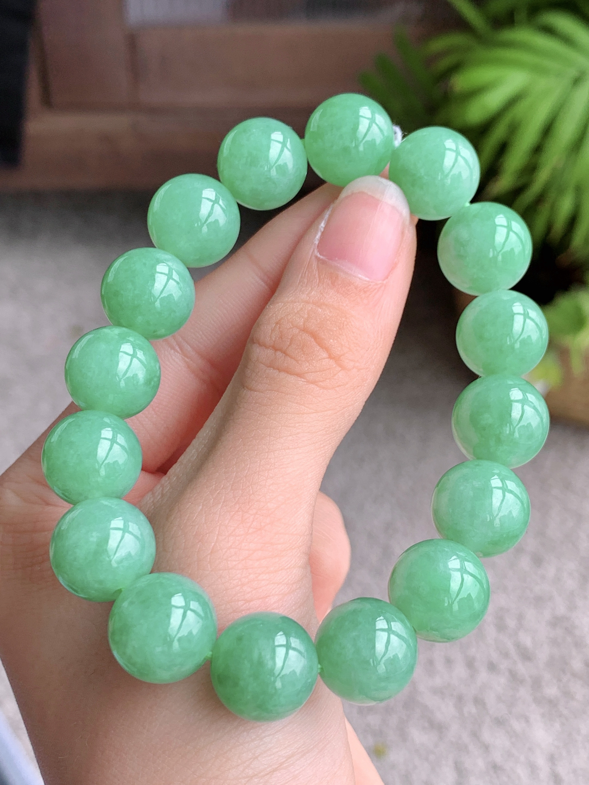 【珠子】冰甜阳绿手串圆珠子手串
【说明】缅料 性价比高  
【尺寸】12.6mm..