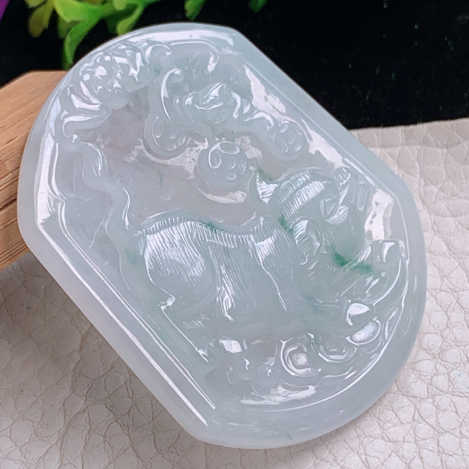 yn实拍52.8*46*5.5天然缅甸翡翠a货冰飘花招财猪 生肖猪玉吊坠