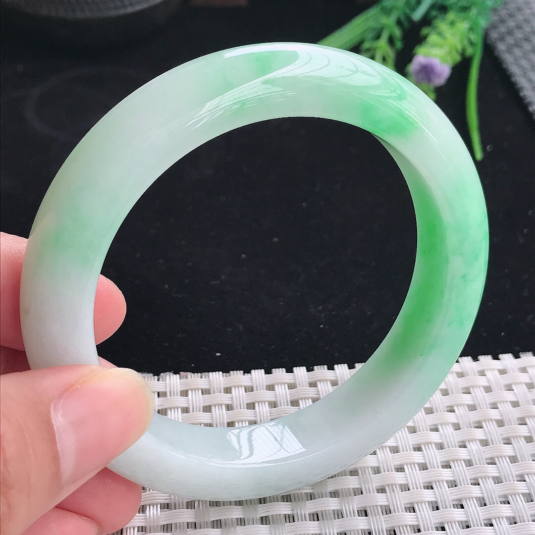 实拍A货翡翠57.8/12.6/9.5老坑精美冰润飘阳绿手镯宽边玉镯平安镯