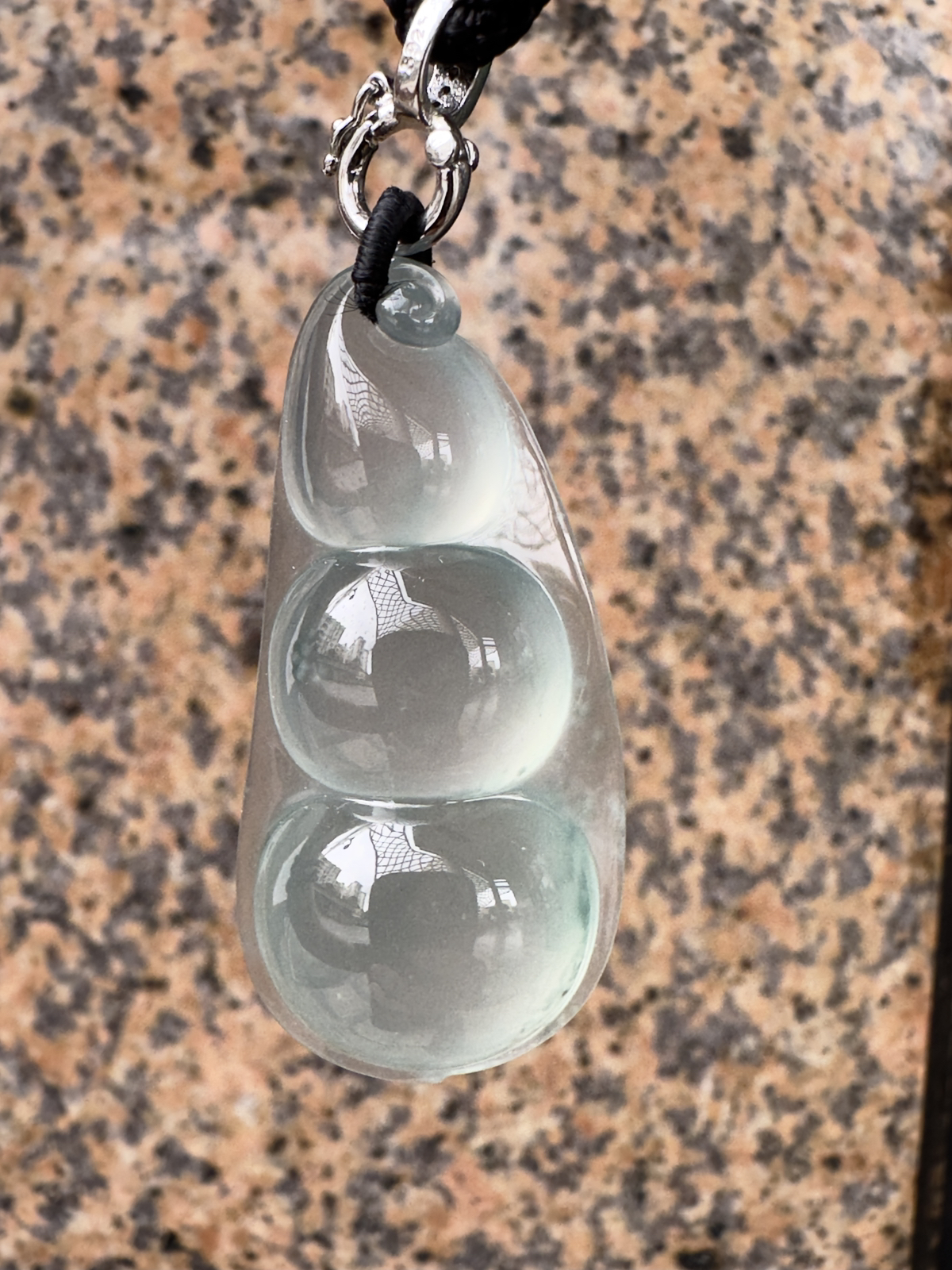 【冰种飘花福豆吊坠】老坑老料，很厚装，种地上乘，冰感十足，通透起光，饱满圆润，收藏品质