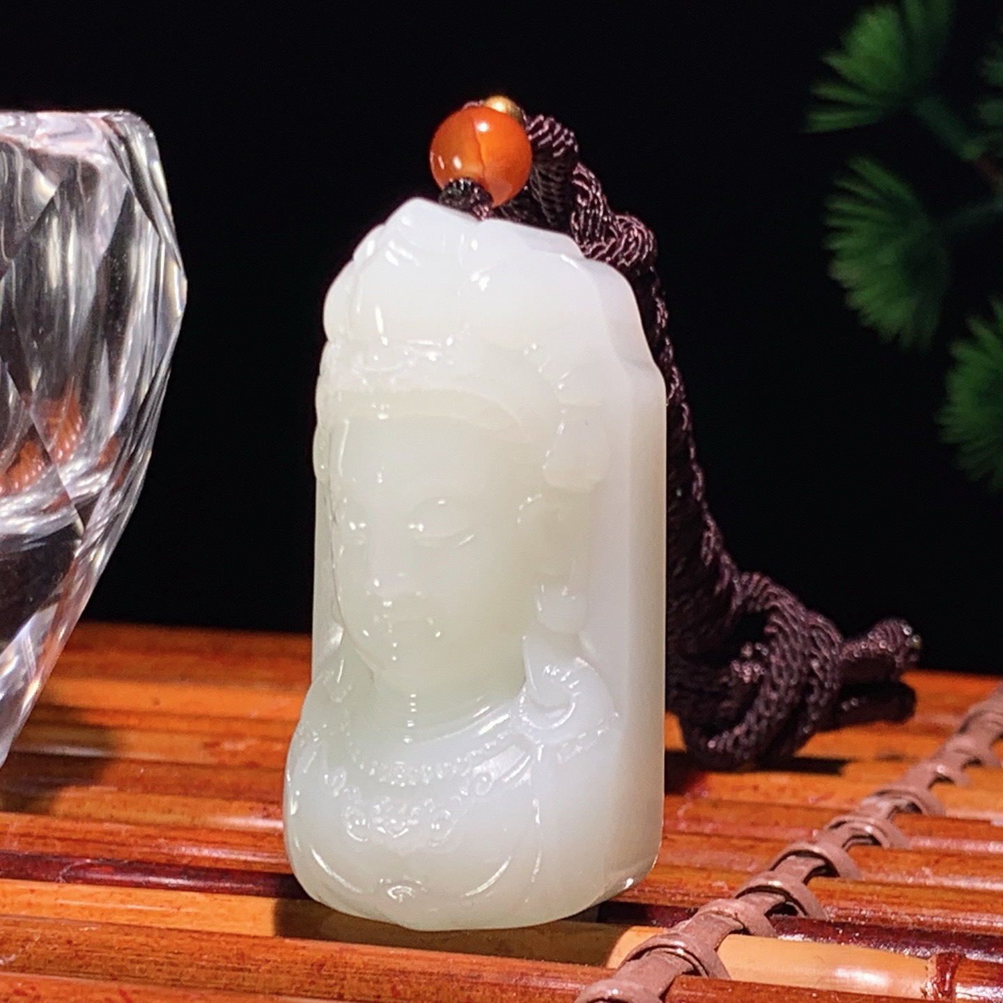 新疆和田玉白玉观音头挂件 尺寸43/21/18重32.5克 玉质细腻油润 底色纯净 脂粉好，品质好。