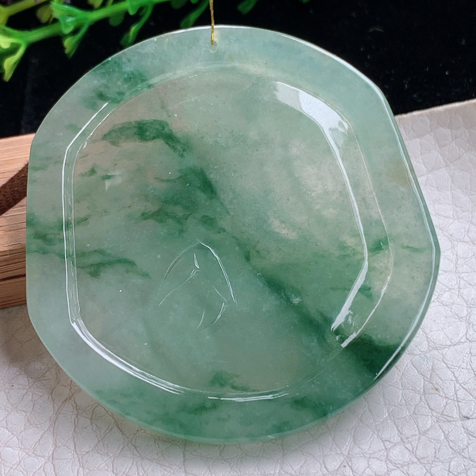 Xj实拍56.6*54.5*6.6天然缅甸翡翠冰飘花大势至观音菩萨吊坠 持莲观音