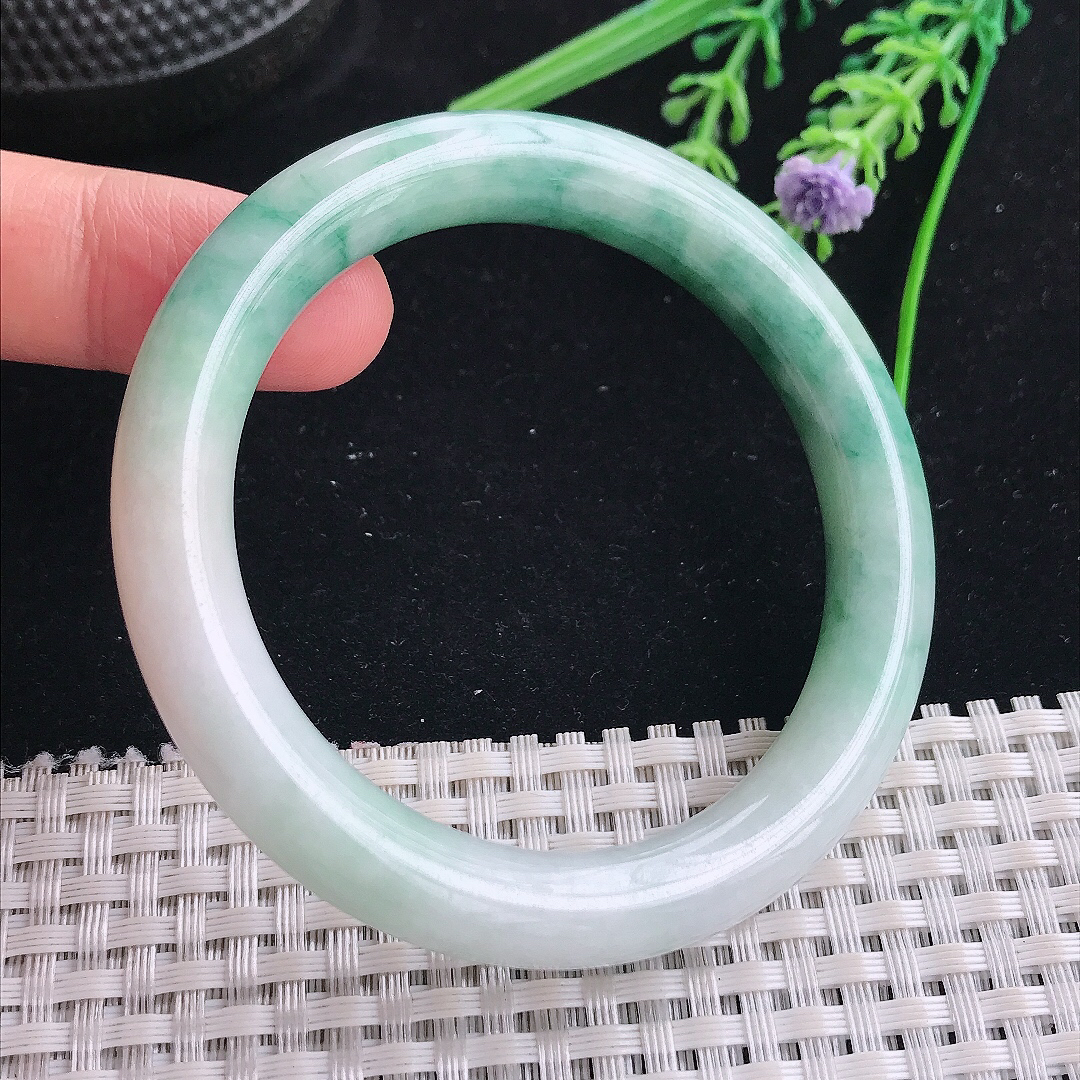 实拍A货翡翠53/9.6/9.3老坑精美温润飘花圆条手镯宽边玉镯平安镯美人镯