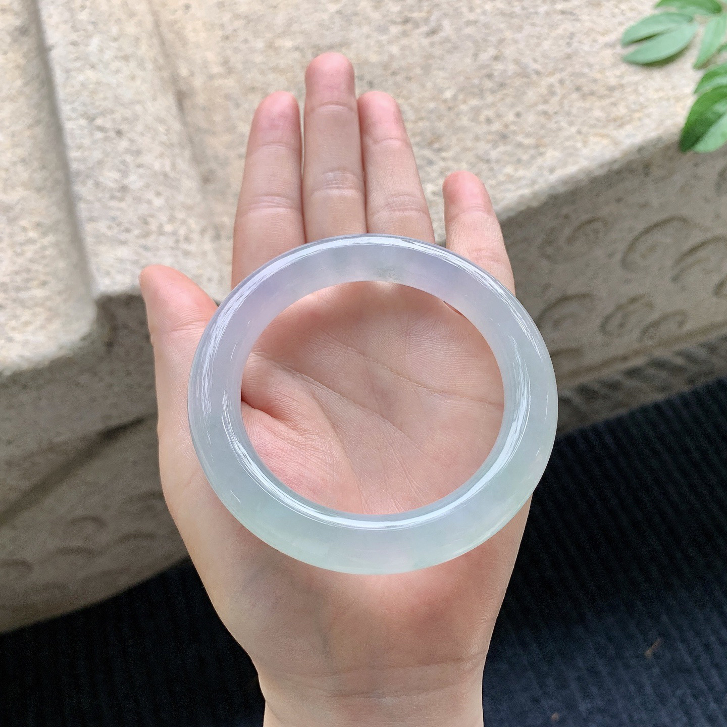 圆条54 55
【圈口】55.8/11.1/10.9
【描述】冰春彩，清透，水润，种老，细腻，无纹裂！