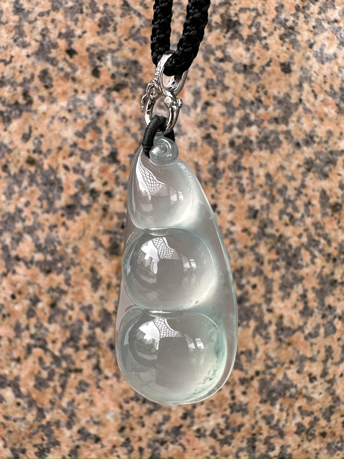 【冰种飘花福豆吊坠】老坑老料，很厚装，种地上乘，冰感十足，通透起光，饱满圆润，收藏品质