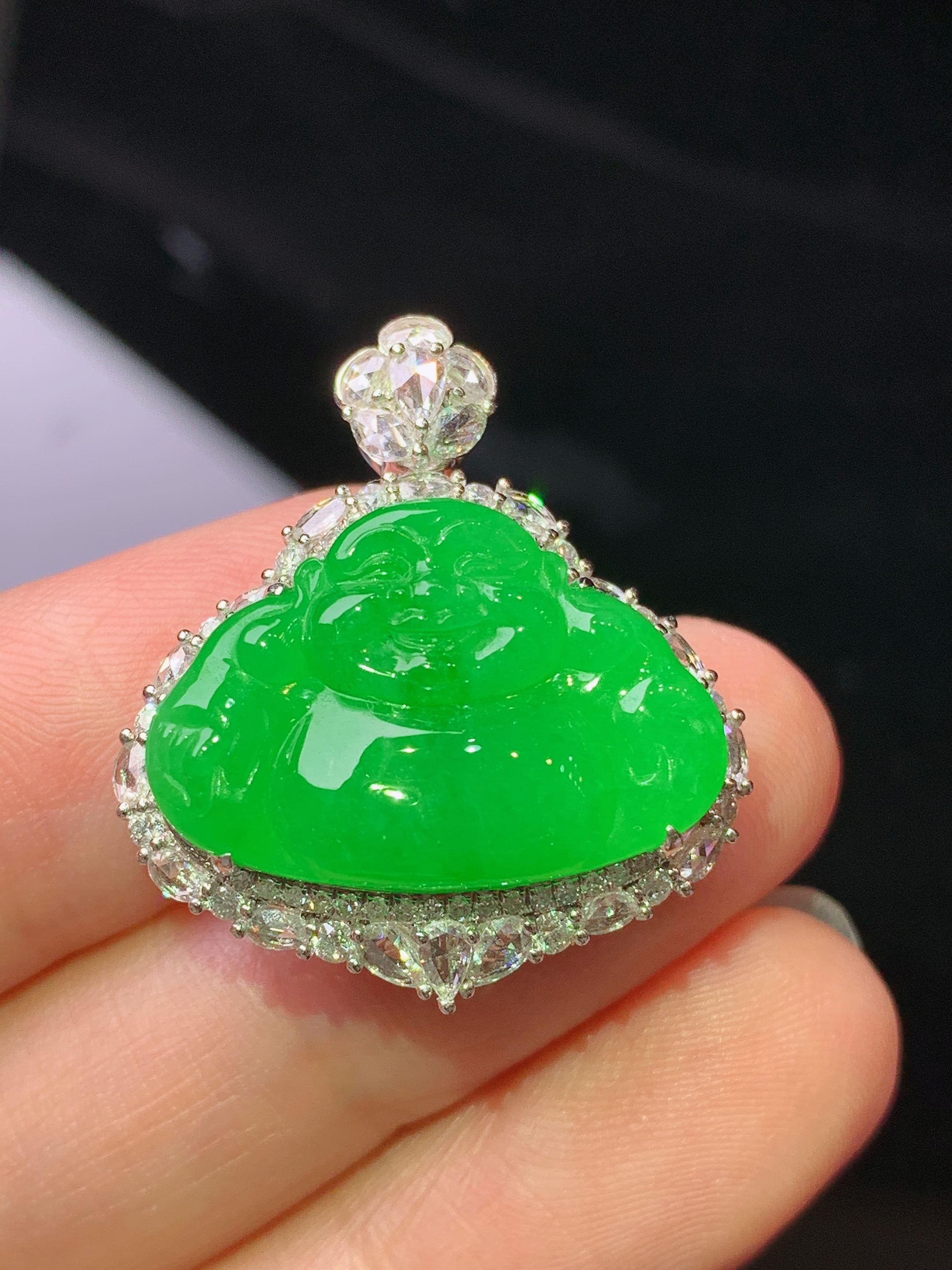 18k金钻镶嵌满绿佛公吊坠 玉质细腻 色泽艳丽清新 水润亮眼 整体尺寸27.2*24*11.3t3