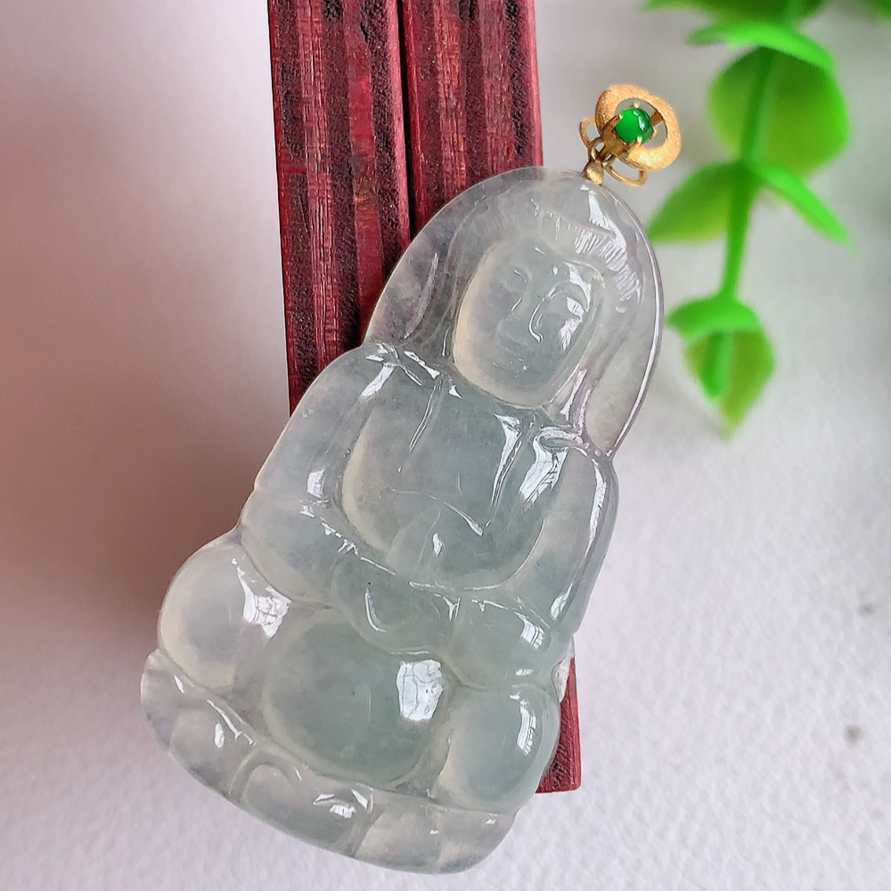 18k金扣冰润精雕观音吊坠，法相端庄大气，工艺精湛，种色浓郁，细腻饱满冰润，种老水足，收藏佳品，佩戴大气  W01.8   尺寸：37.8-22-4.2mm