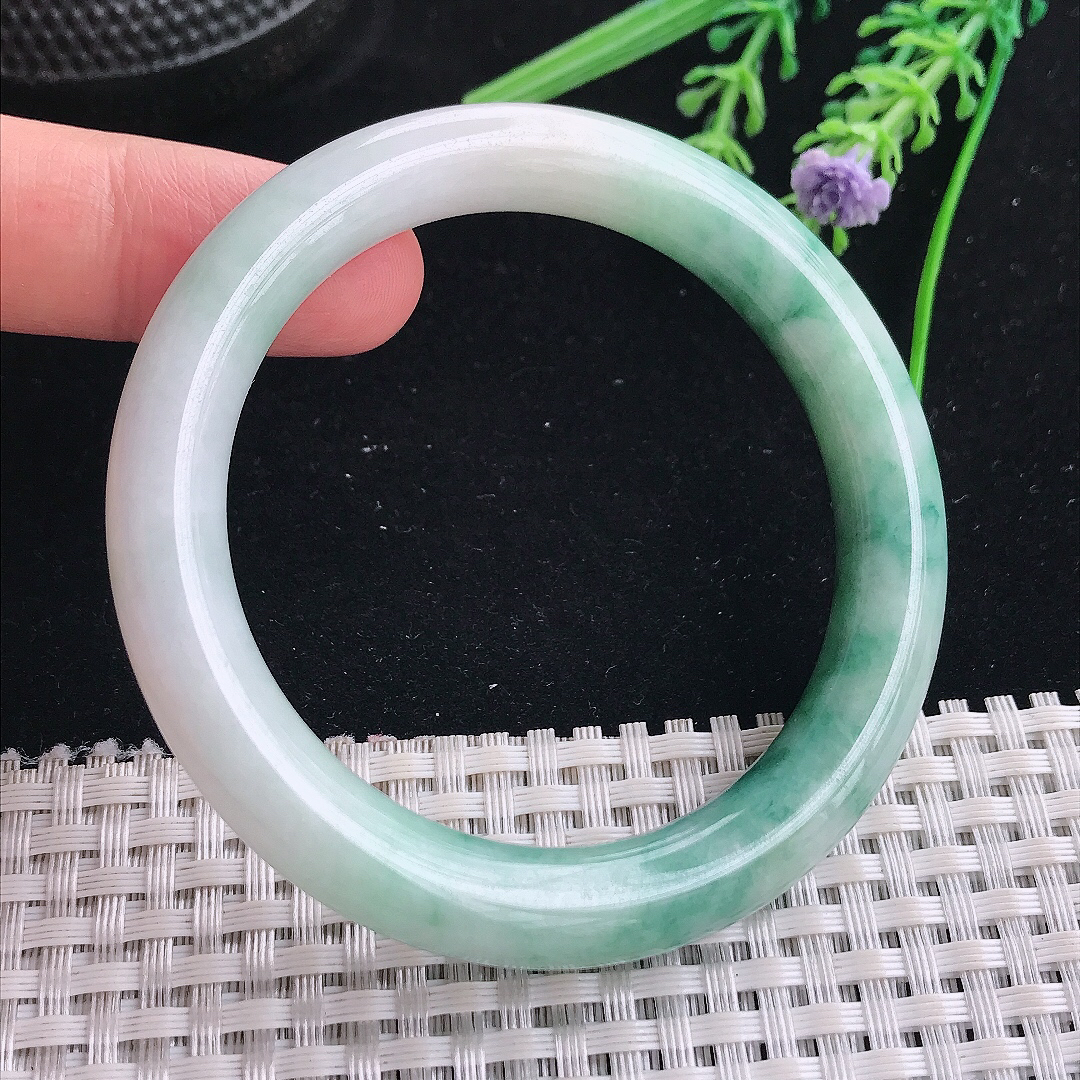 实拍A货翡翠53/9.6/9.3老坑精美温润飘花圆条手镯宽边玉镯平安镯美人镯