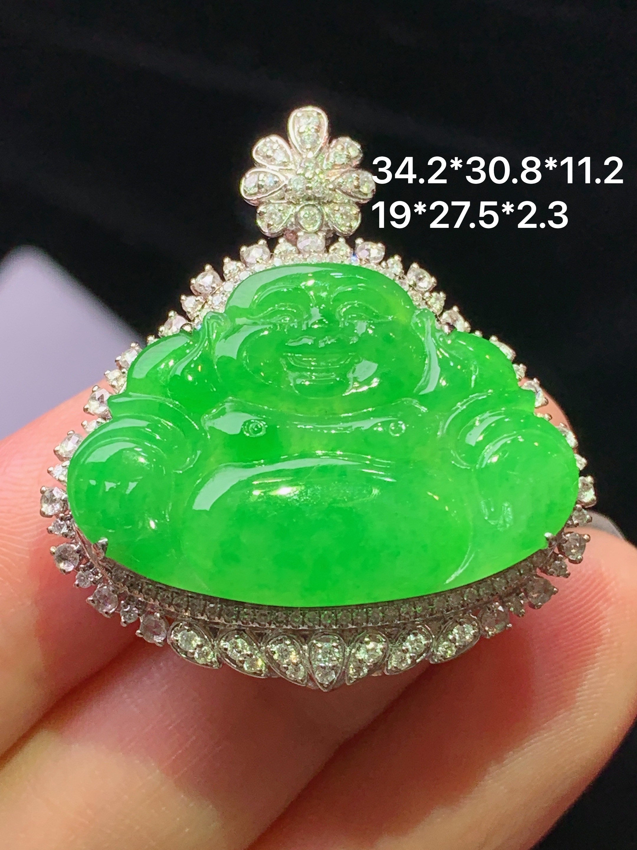 18k金钻镶嵌满绿佛公吊坠 玉质细腻 色泽艳丽清新 水润亮眼 整体尺寸34.2*30.8*11.2k1