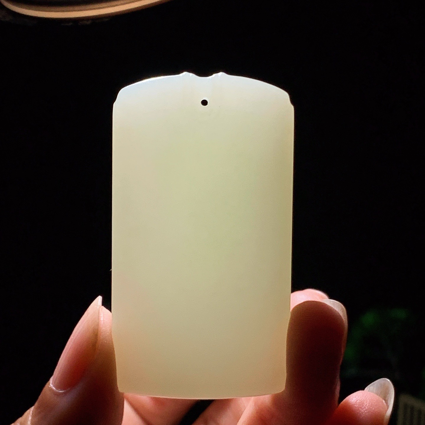 新疆和田玉白玉平安无事牌挂件 尺寸53/28/9重36克 玉质细腻油润 底色纯净 脂粉好，品质好。lt260410