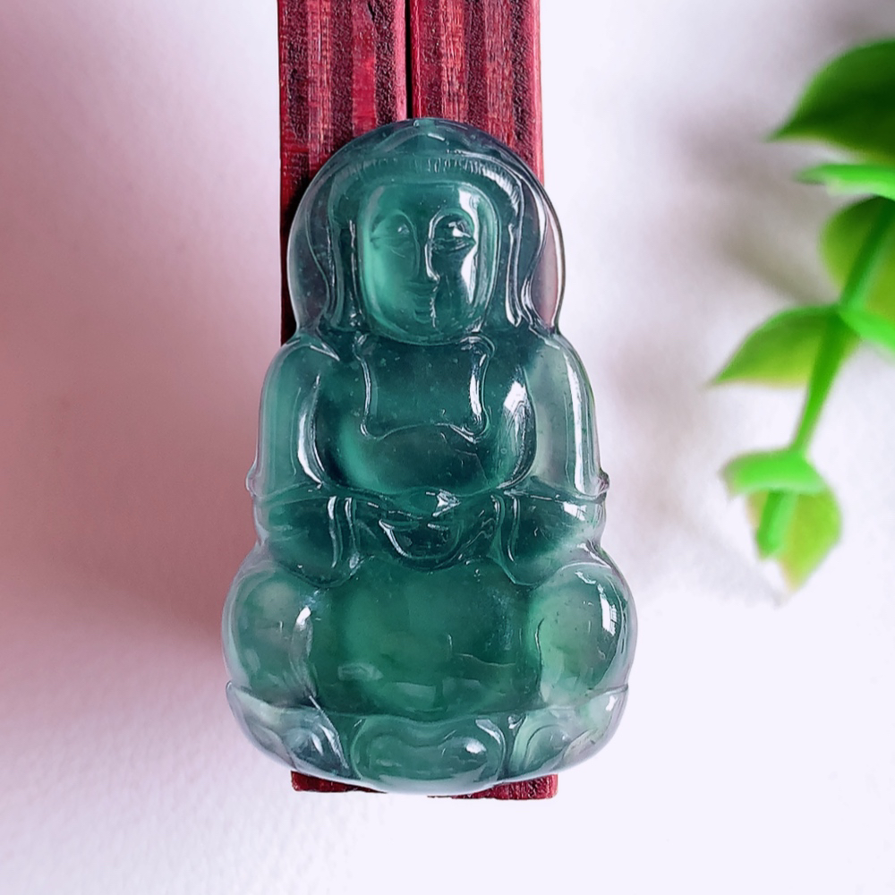 蓝冰精雕观音吊坠，法相端庄大气，工艺精湛，种色浓郁，细腻饱满冰润，种老水足，收藏佳品，佩戴大气  W01.8   尺寸：34.5-22-4.3mm