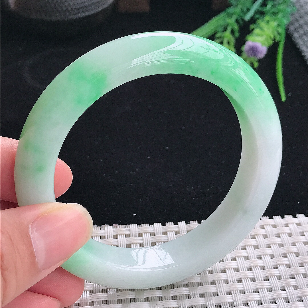 实拍A货翡翠57.8/12.6/9.5老坑精美冰润飘阳绿手镯宽边玉镯平安镯