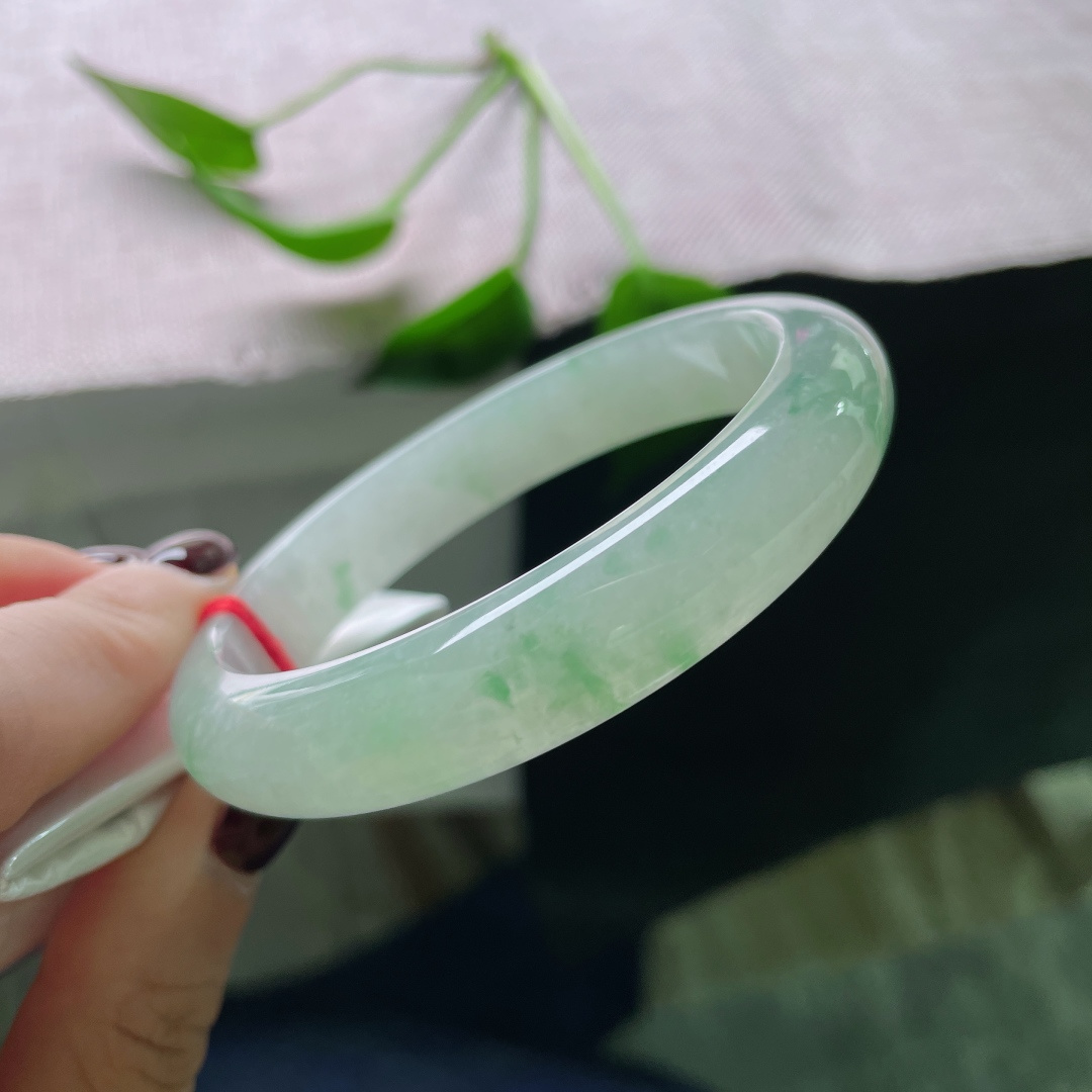 59.8/12.2/8.2飘花正圈，水头好，质地温润细腻，东方美人骨，翡翠玲珑心。，ss50175a