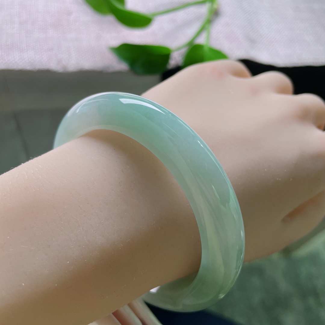 57.3/11.7/9.6绿底正圈，水润细腻，窄条，秀丽，色系甜美，优雅大方，ss48603a