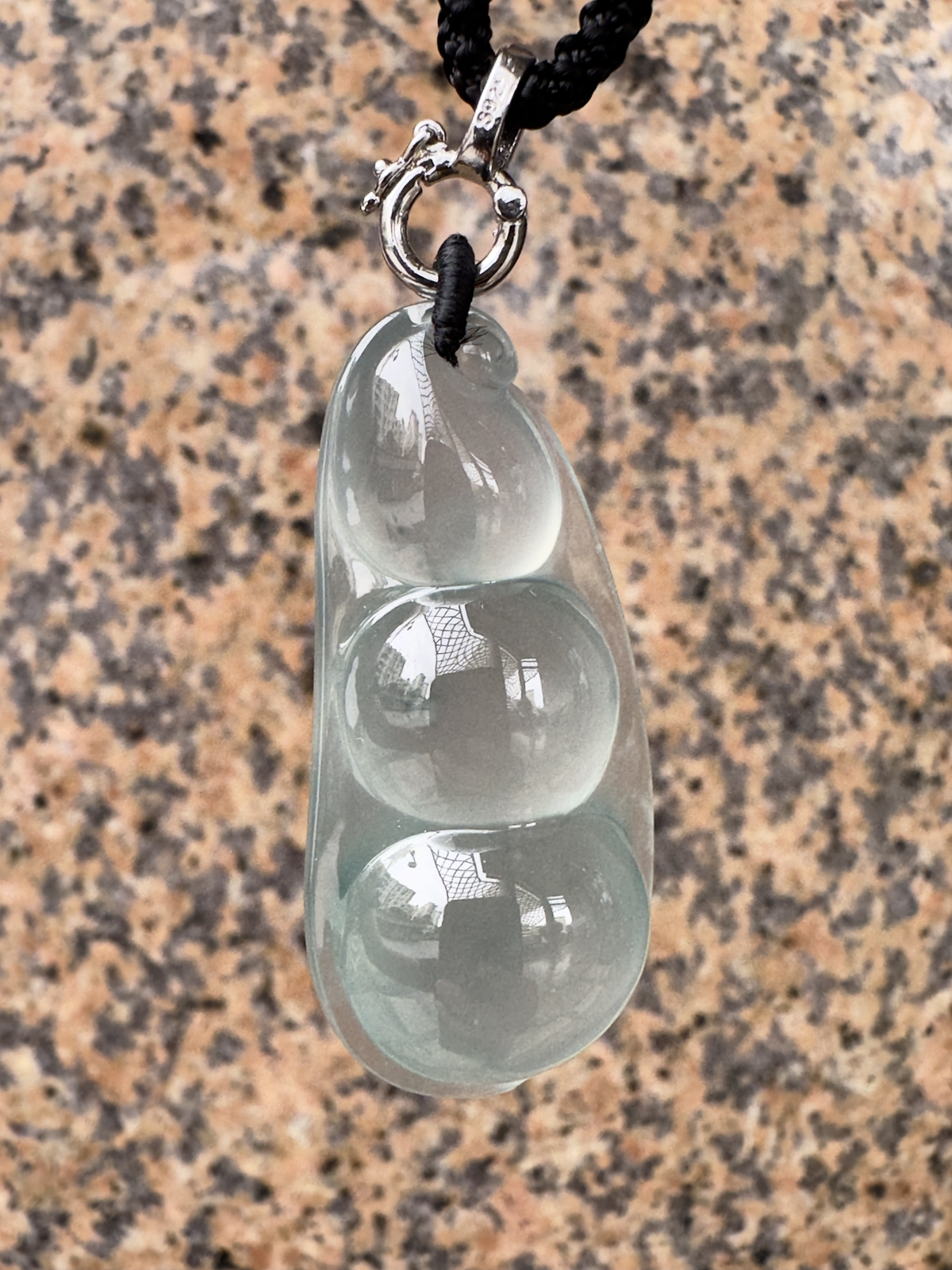 【冰种飘花福豆吊坠】老坑老料，很厚装，种地上乘，冰感十足，通透起光，饱满圆润，收藏品质