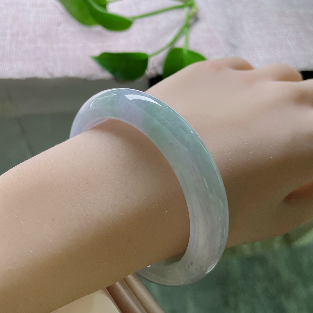 55.8/11.7/8.6，淡春彩正圈，水润，初春烟水、像一场舍不得做完的梦。一点晶体纹，ss48601a