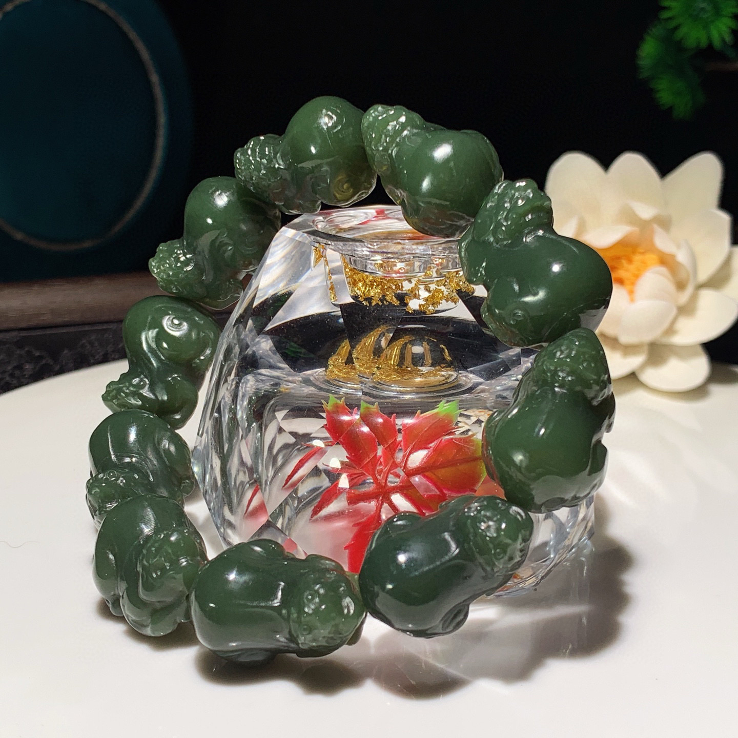 和田玉湖水绿貔貅手串。规格23无裂无杂 玉质细腻油润 底色纯净 脂粉好，品质好。