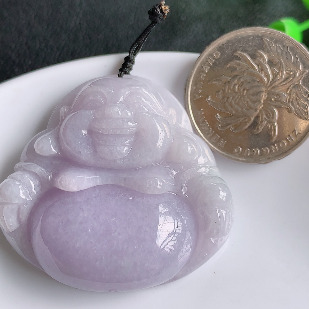 冰润紫罗兰佛公挂件 玉质细腻  精雕弥勒佛，笑佛福耳垂肩，面相喜庆，开怀大笑，憨态可掬。惟妙惟肖，寓意福禄双全，吉祥美满，笑口常开 W141.8 尺寸：39.3-42-12mm