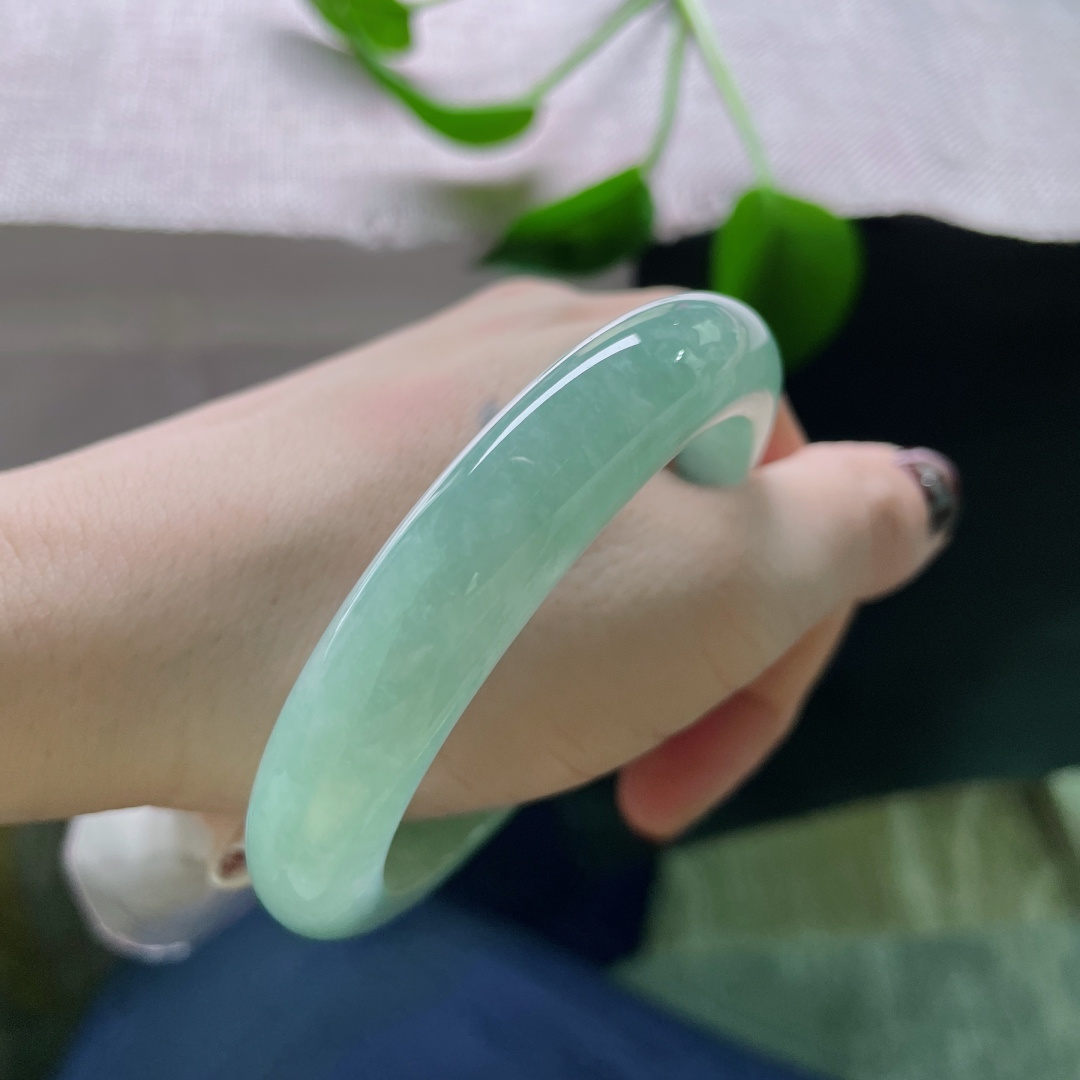 56.6/12.1/8.7，湖水绿正圈，水头好，青烟袅袅，绿水浮光的意境感，唯美