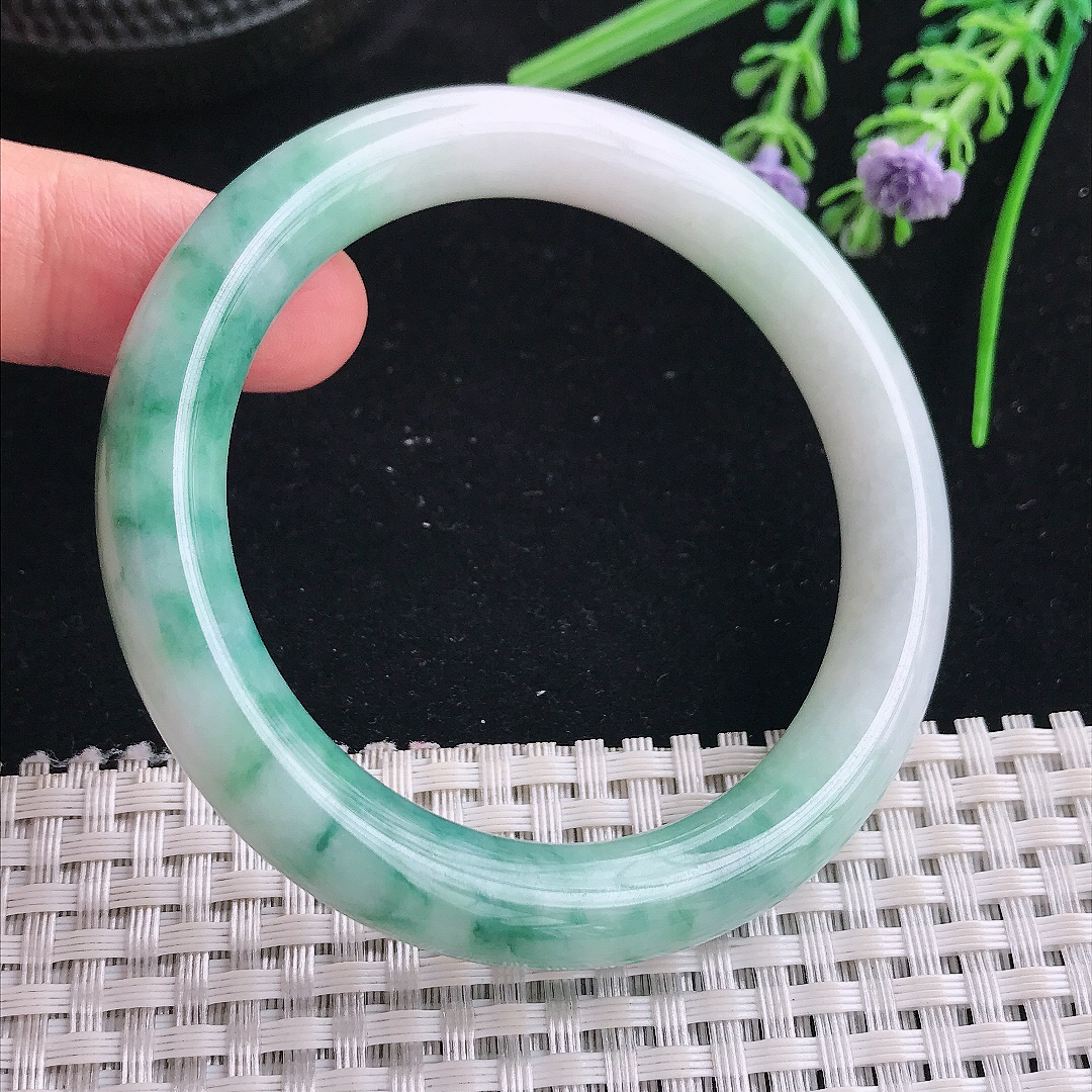 实拍A货翡翠53/9.6/9.3老坑精美温润飘花圆条手镯宽边玉镯平安镯美人镯