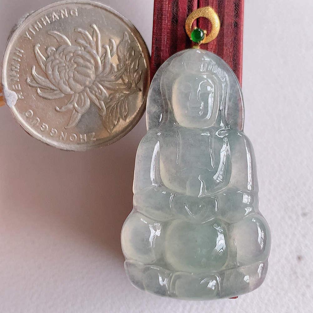 18k金扣冰润精雕观音吊坠，法相端庄大气，工艺精湛，种色浓郁，细腻饱满冰润，种老水足，收藏佳品，佩戴大气  W01.8   尺寸：37.8-22-4.2mm