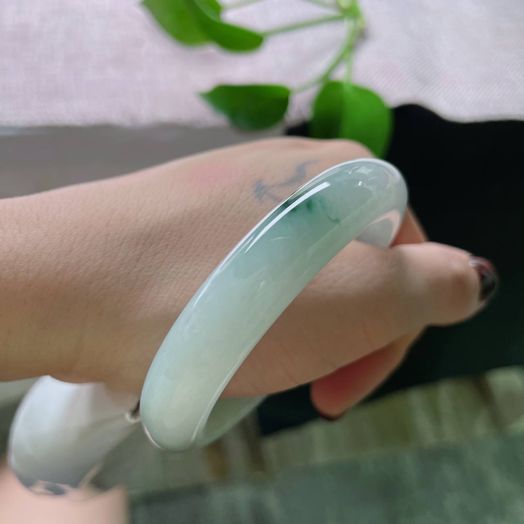 52/11.7/8.5飘花正圈，水润细腻，婉间生辉，一抹飘花