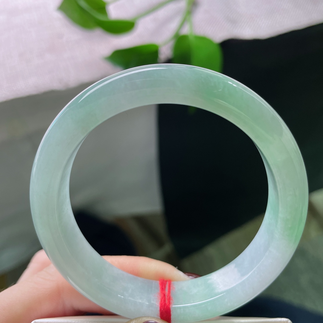 54.7/12.6/8.2，绿底正圈，甜美，不沉，不哑，亮汪汪的，像蓄着一盏青梅酿的光。，ss491