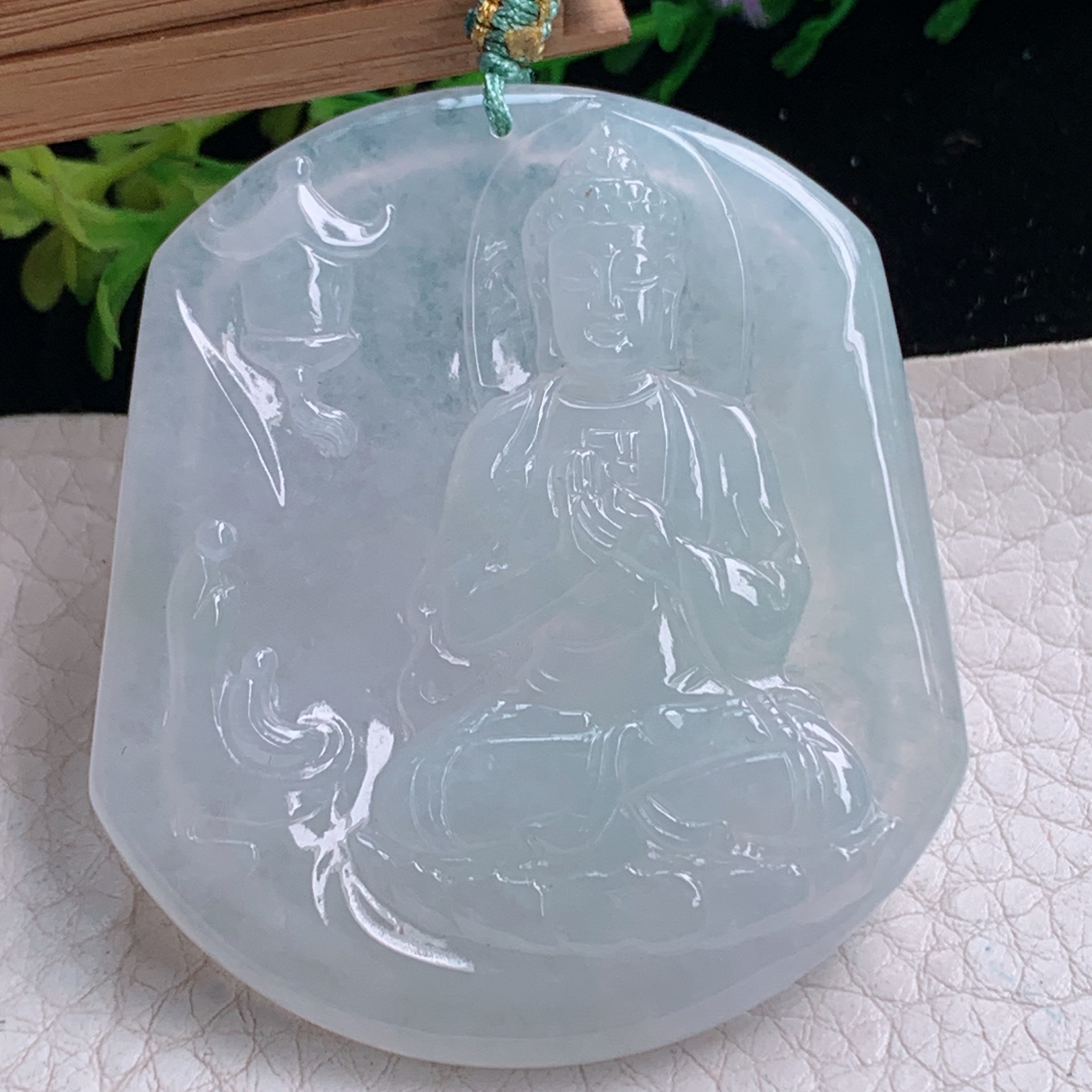 yn实拍52.6*46.3*5.3天然缅甸翡翠a货冰纯大日如来 普度众生玉吊坠