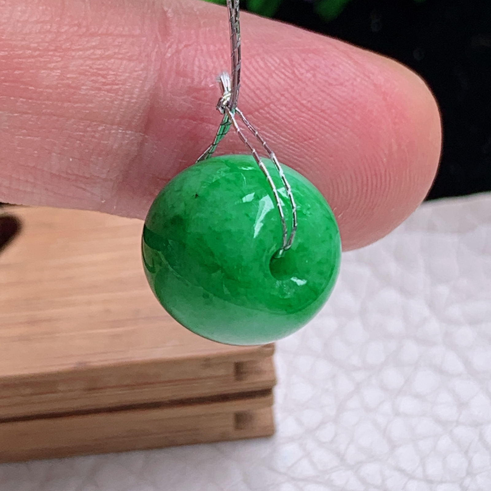 Xqa实拍13.2*13.5天然缅甸翡翠a货胶感辣绿路路通 财运亨通玉吊坠