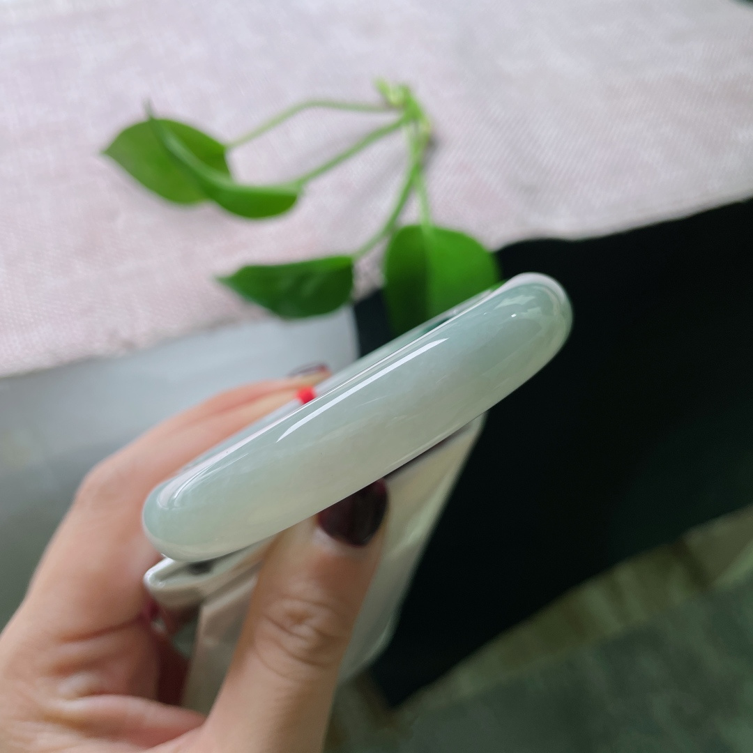 54.8/12/8.3，飘花正圈，水头好，质地莹润细腻，腕间生花。种老，竖纹，ss49724a