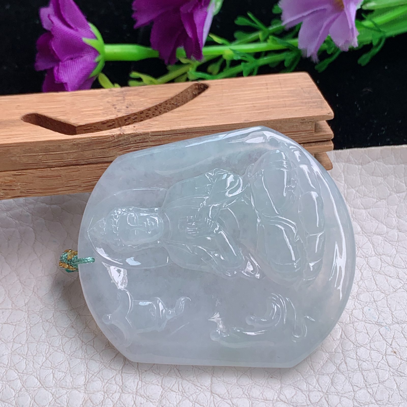 yn实拍52.6*46.3*5.3天然缅甸翡翠a货冰纯大日如来 普度众生玉吊坠