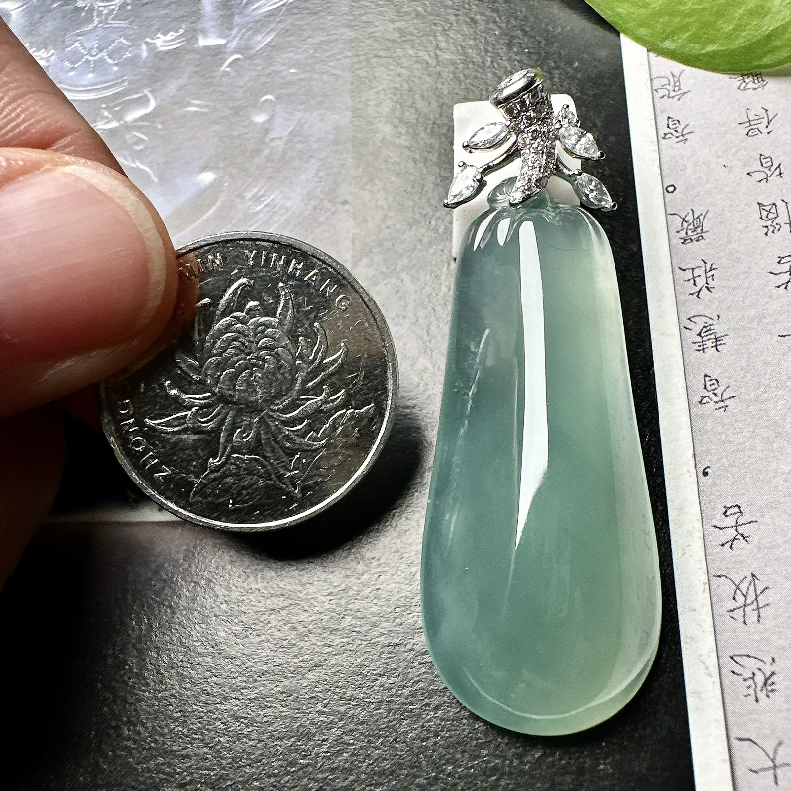 【冰种晴蓝福瓜】质地冰润细腻，种老起光，收藏品质，18K金钻镶嵌，裸石尺寸47*19.1*9.4毫米