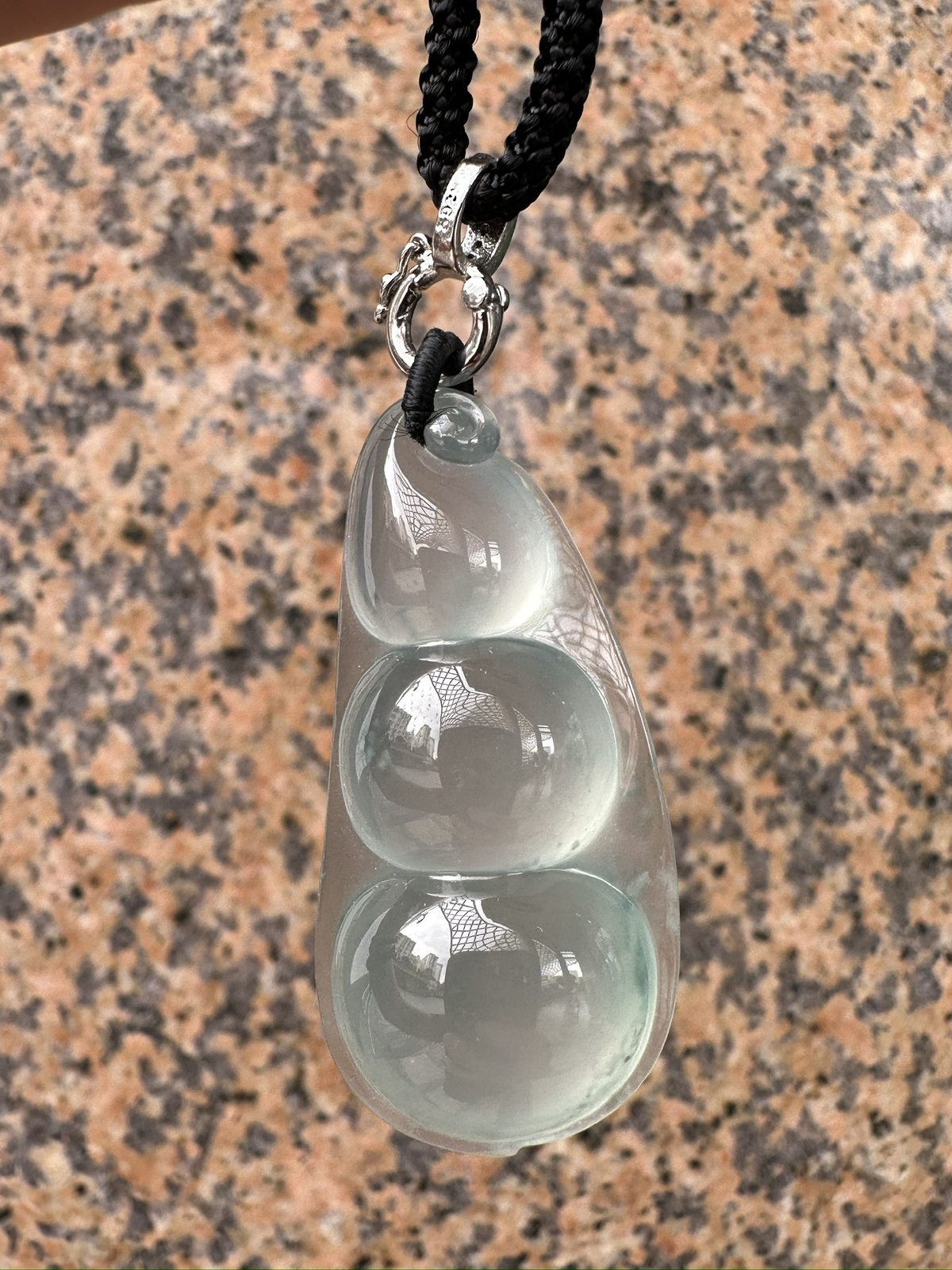 【冰种飘花福豆吊坠】老坑老料，很厚装，种地上乘，冰感十足，通透起光，饱满圆润，收藏品质