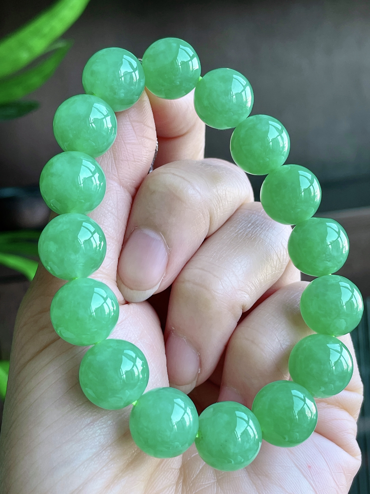 【珠子】高冰甜阳绿手串圆珠珠子手串
【说明】缅料 性价比高  
【尺寸】12.8mm..