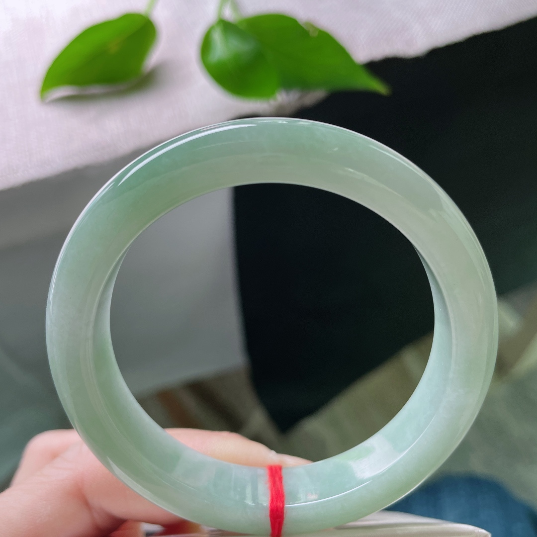 55/11.8/8.5，浅绿底正圈，颜色淡雅，清丽脱俗，细润，一点皮纹，ss50224a