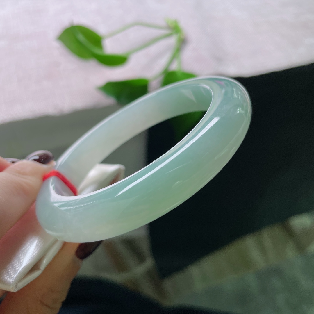 57.3/11.7/9.6绿底正圈，水润细腻，窄条，秀丽，色系甜美，优雅大方，ss48603a