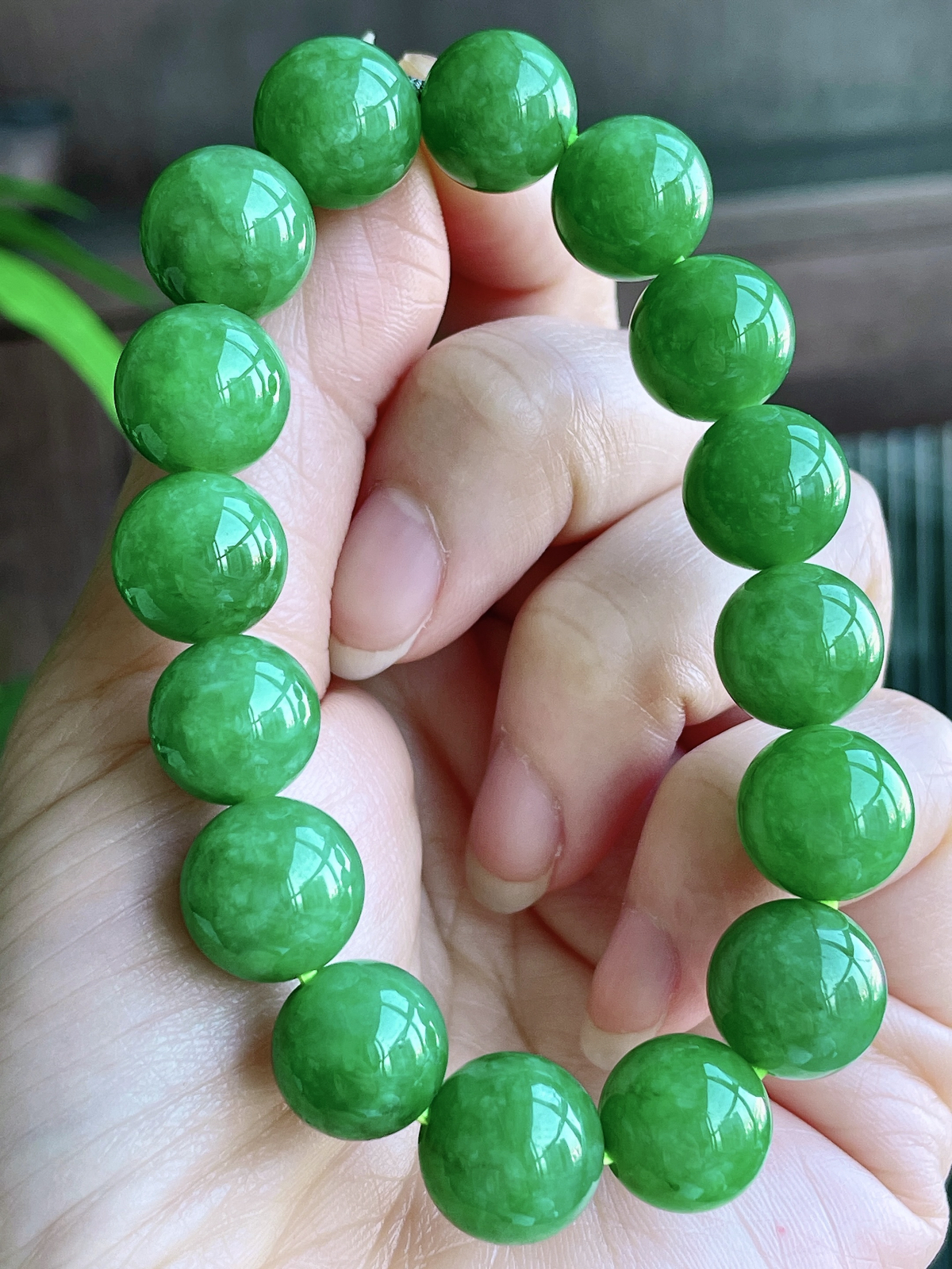 【珠子】冰阳绿手串圆珠珠子手串
【说明】缅料 性价比高  
【尺寸】14mm..