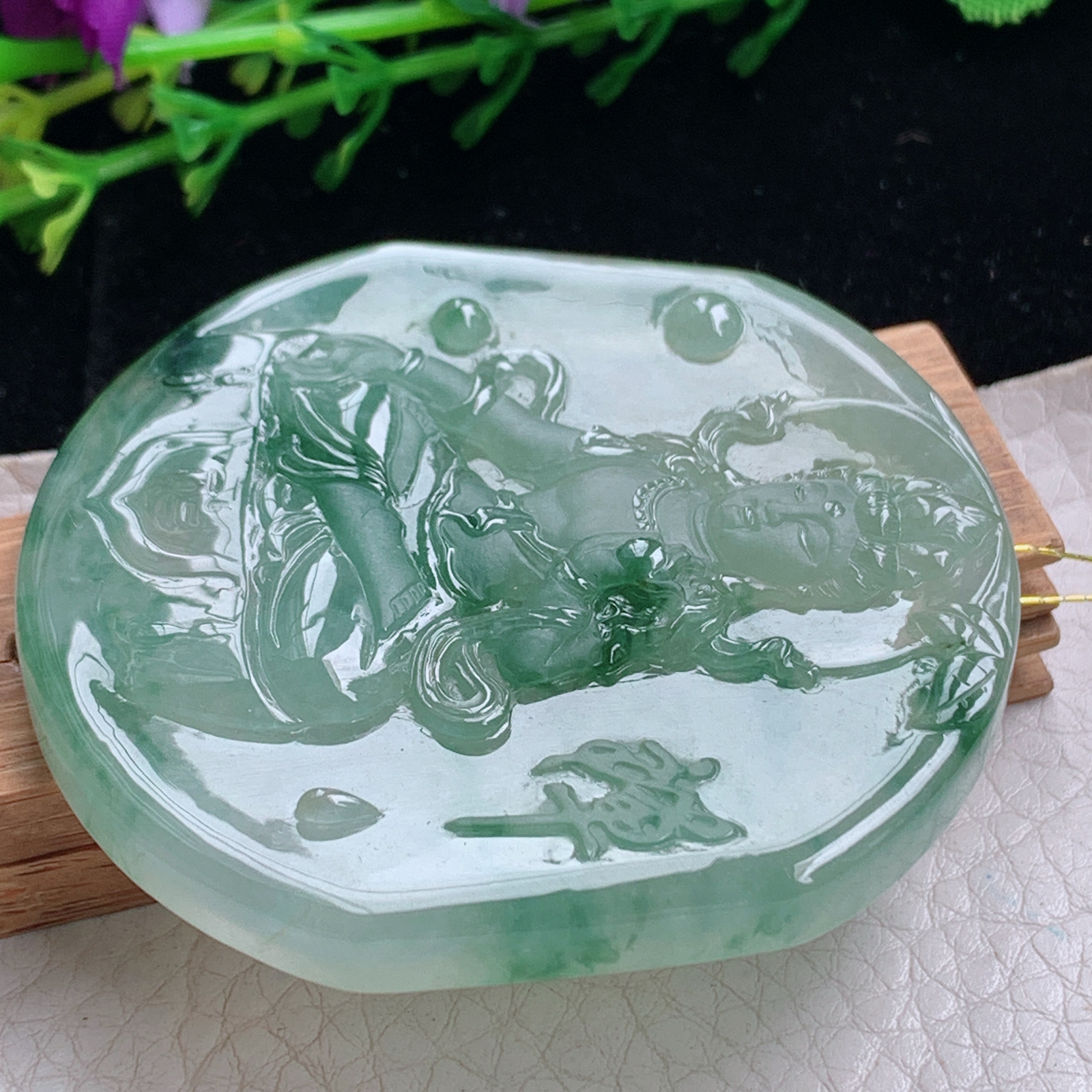 Xj实拍56.6*54.5*6.6天然缅甸翡翠冰飘花大势至观音菩萨吊坠 持莲观音