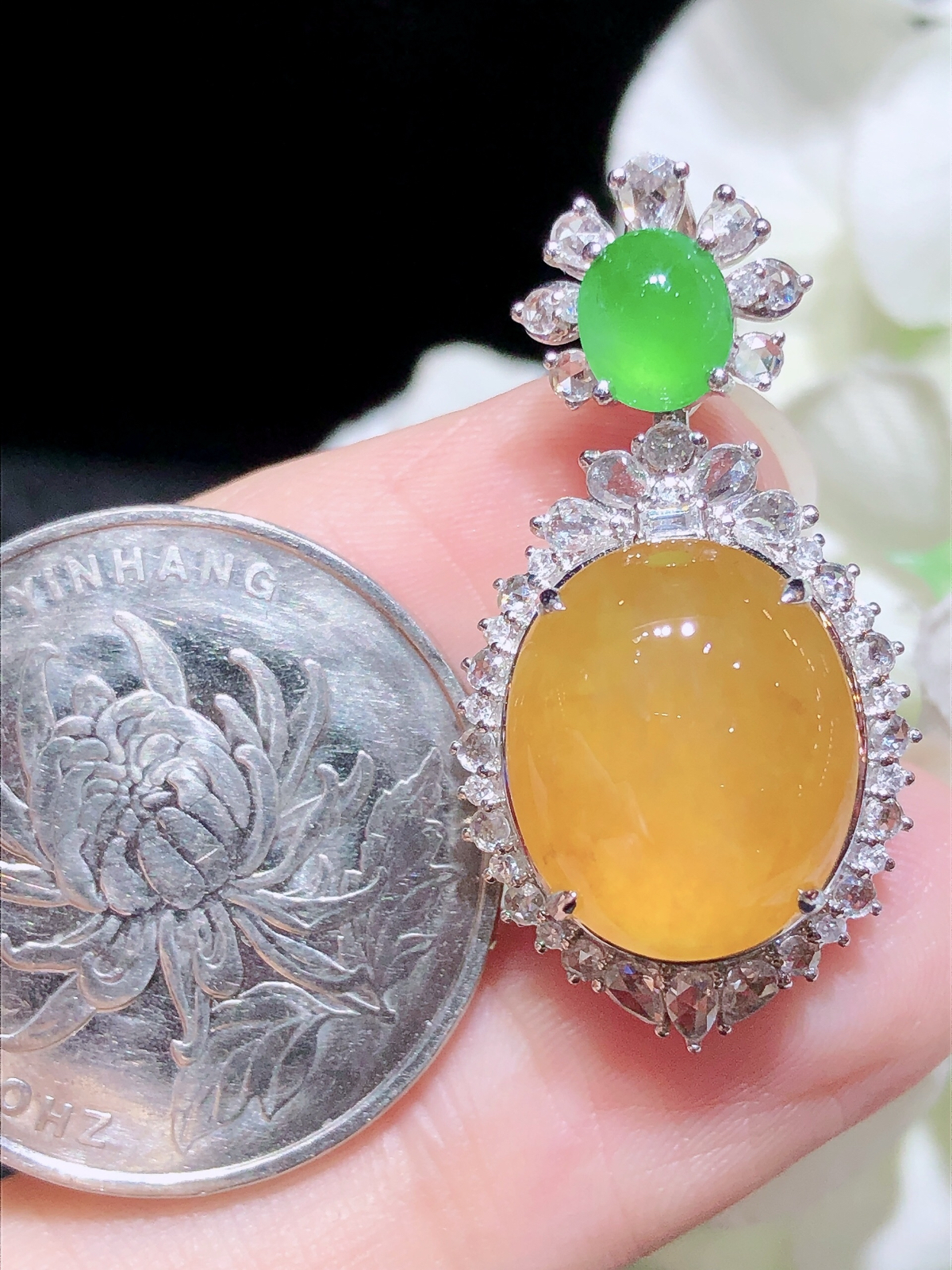 18K金镶  蜜糖黄蛋面吊坠 水润色艳 品相饱满