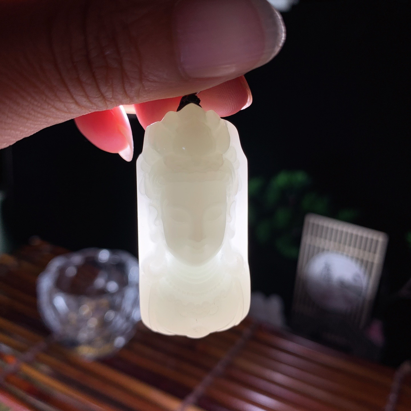 新疆和田玉白玉观音头挂件 尺寸43/21/18重32.5克 玉质细腻油润 底色纯净 脂粉好，品质好。lt260410