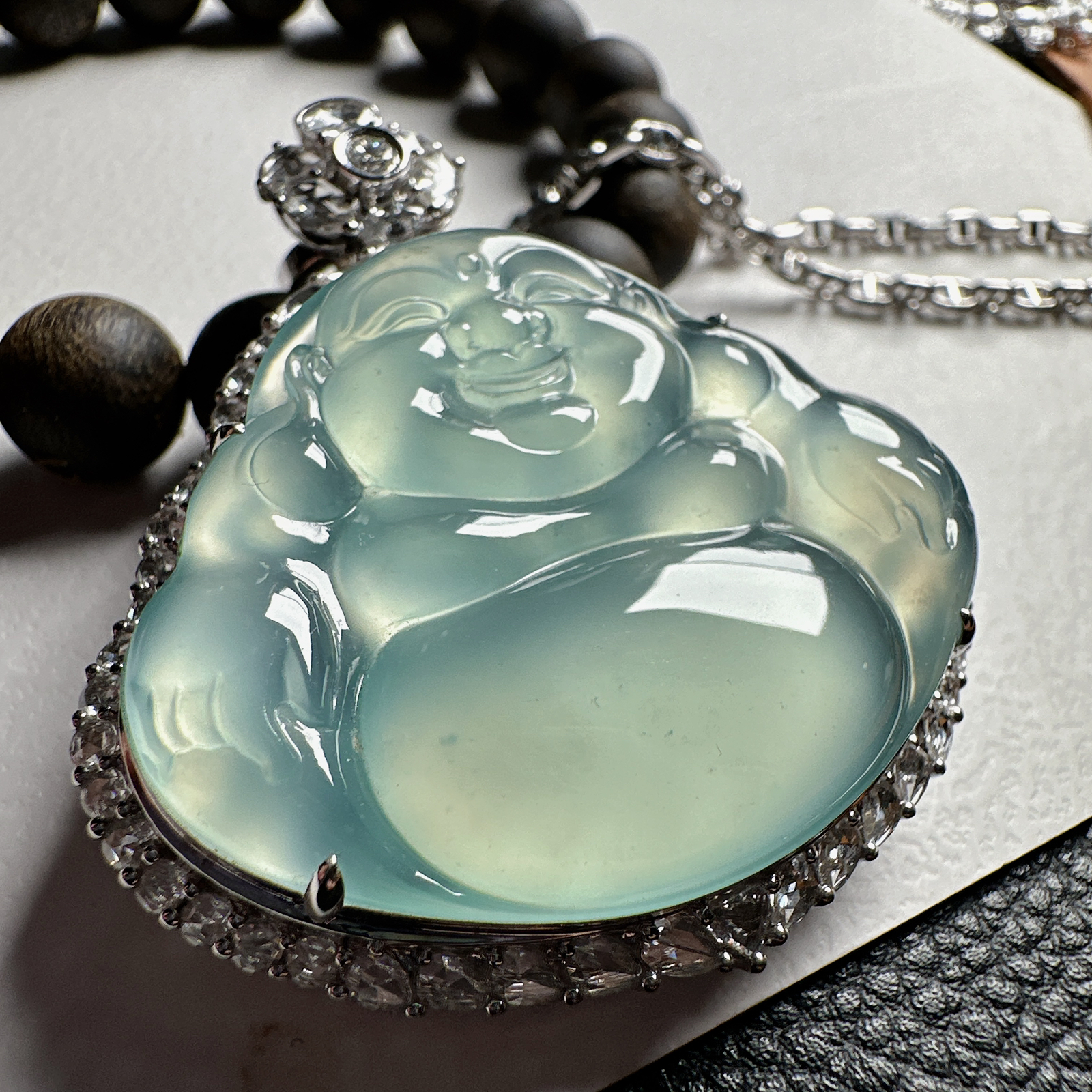 【冰种天空蓝佛】大尺寸，冰感动人，通透闪耀，光可鉴人，佳品推荐。收藏品质，18k金钻镶嵌，裸石尺寸38.6*32.7*4.5毫米