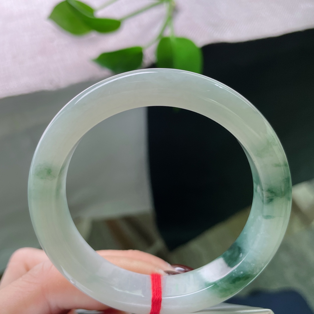 54.8/12/8.3，飘花正圈，水头好，质地莹润细腻，腕间生花。种老，竖纹，ss49724a