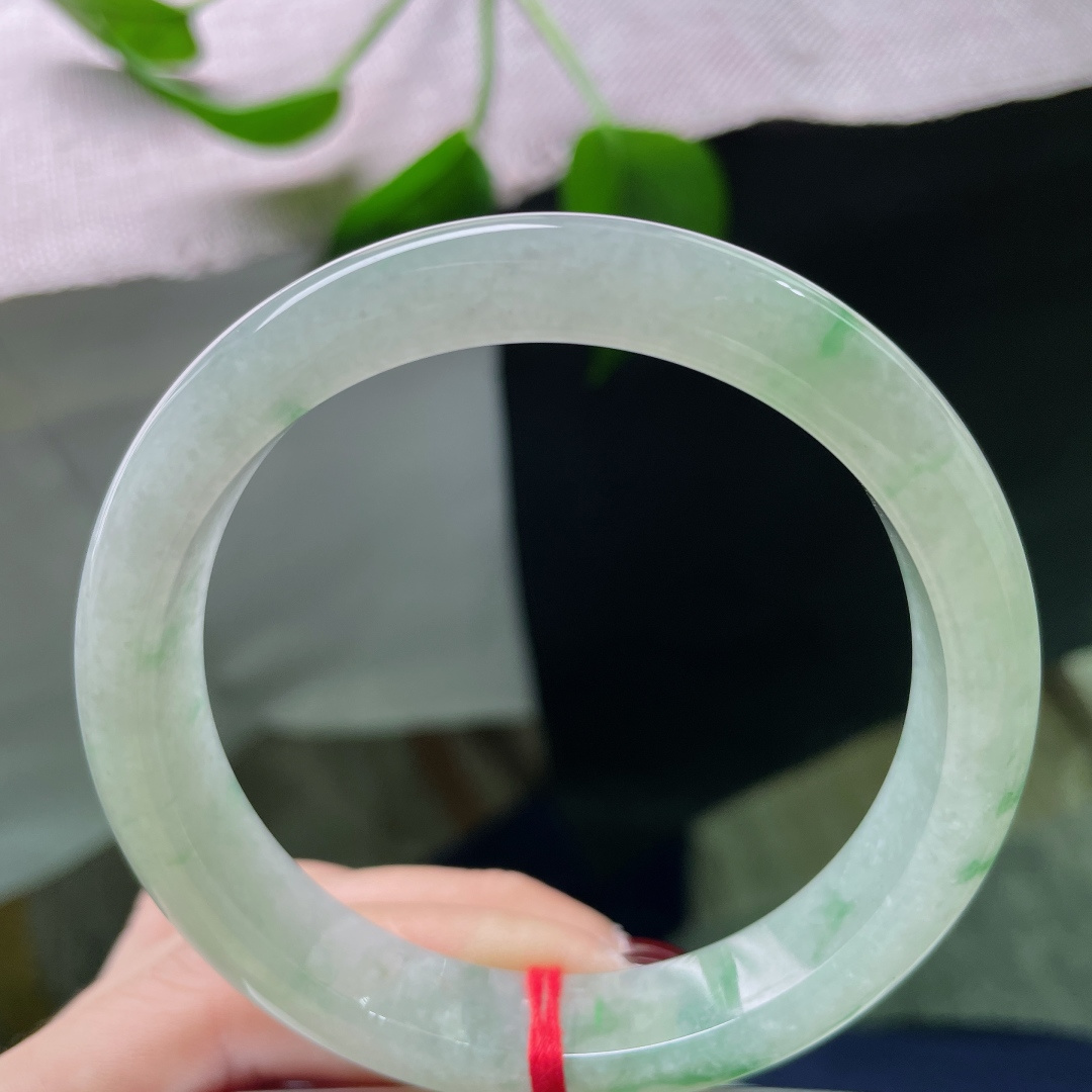 59.8/12.2/8.2飘花正圈，水头好，质地温润细腻，东方美人骨，翡翠玲珑心。，ss50175a