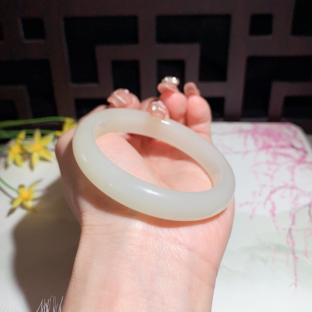 和田玉53.5圈口藕粉色手镯！玉质细腻油润 底色纯净 无裂无杂 脂粉好，品质好！