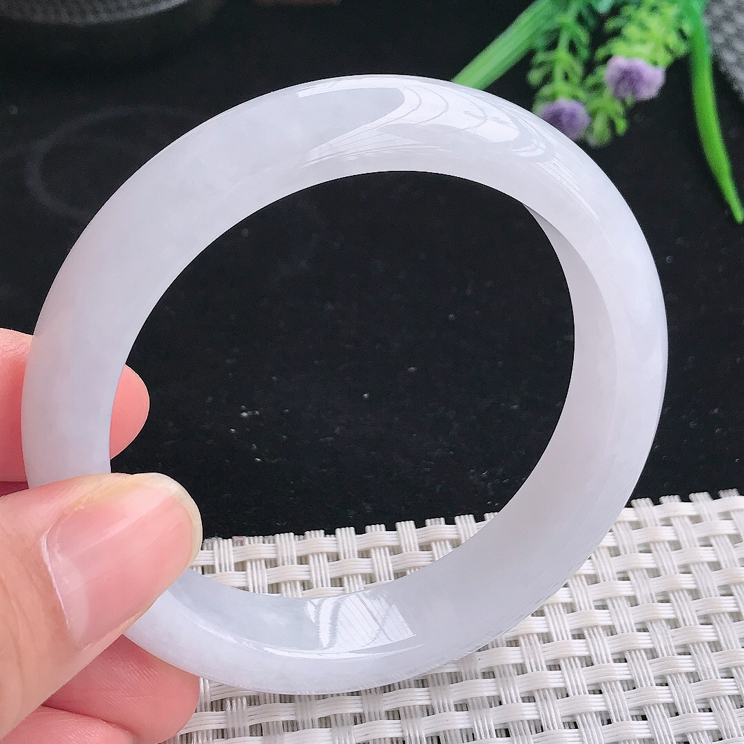 实拍A货翡翠57.5/13.4/8.5老坑秀气冰润月光白手镯宽边玉镯平安镯美人镯