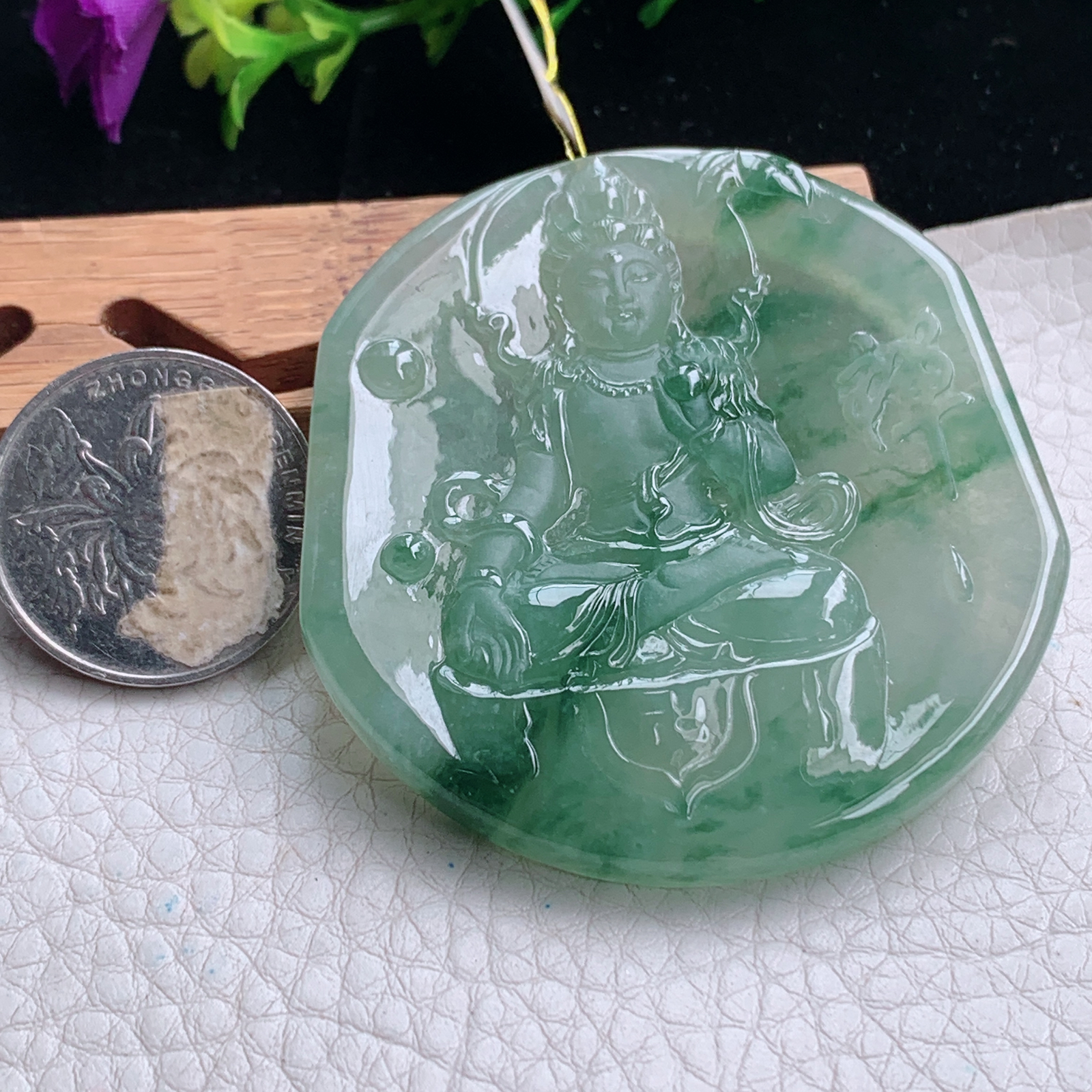 Xj实拍56.6*54.5*6.6天然缅甸翡翠冰飘花大势至观音菩萨吊坠 持莲观音