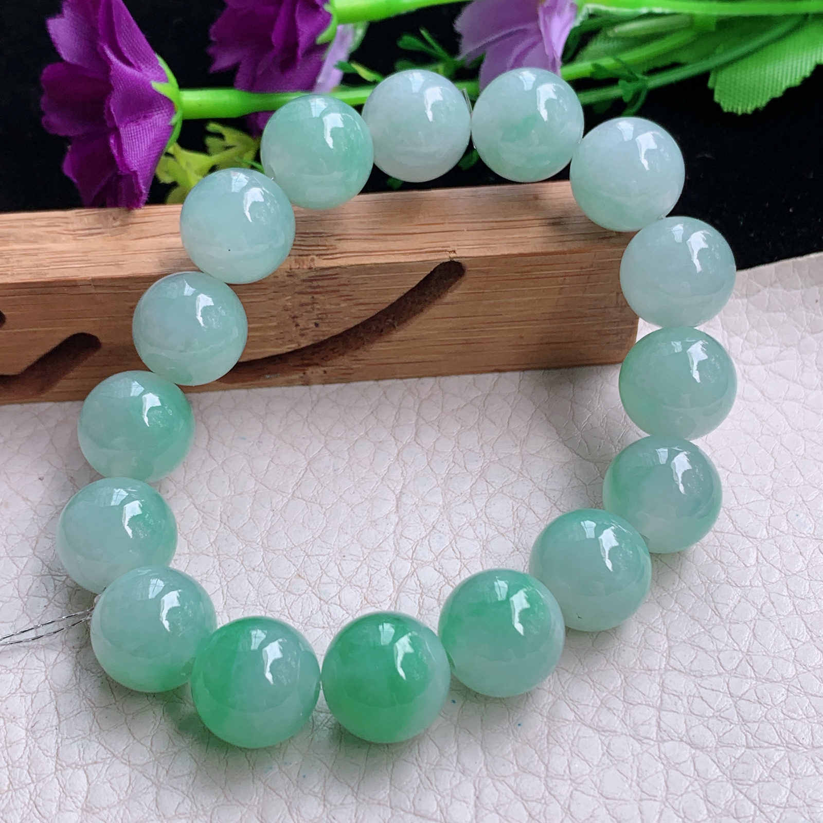 qxm天然缅甸翡翠a货水润清爽飘绿13mm圆珠玉手链 玉手串 共16颗