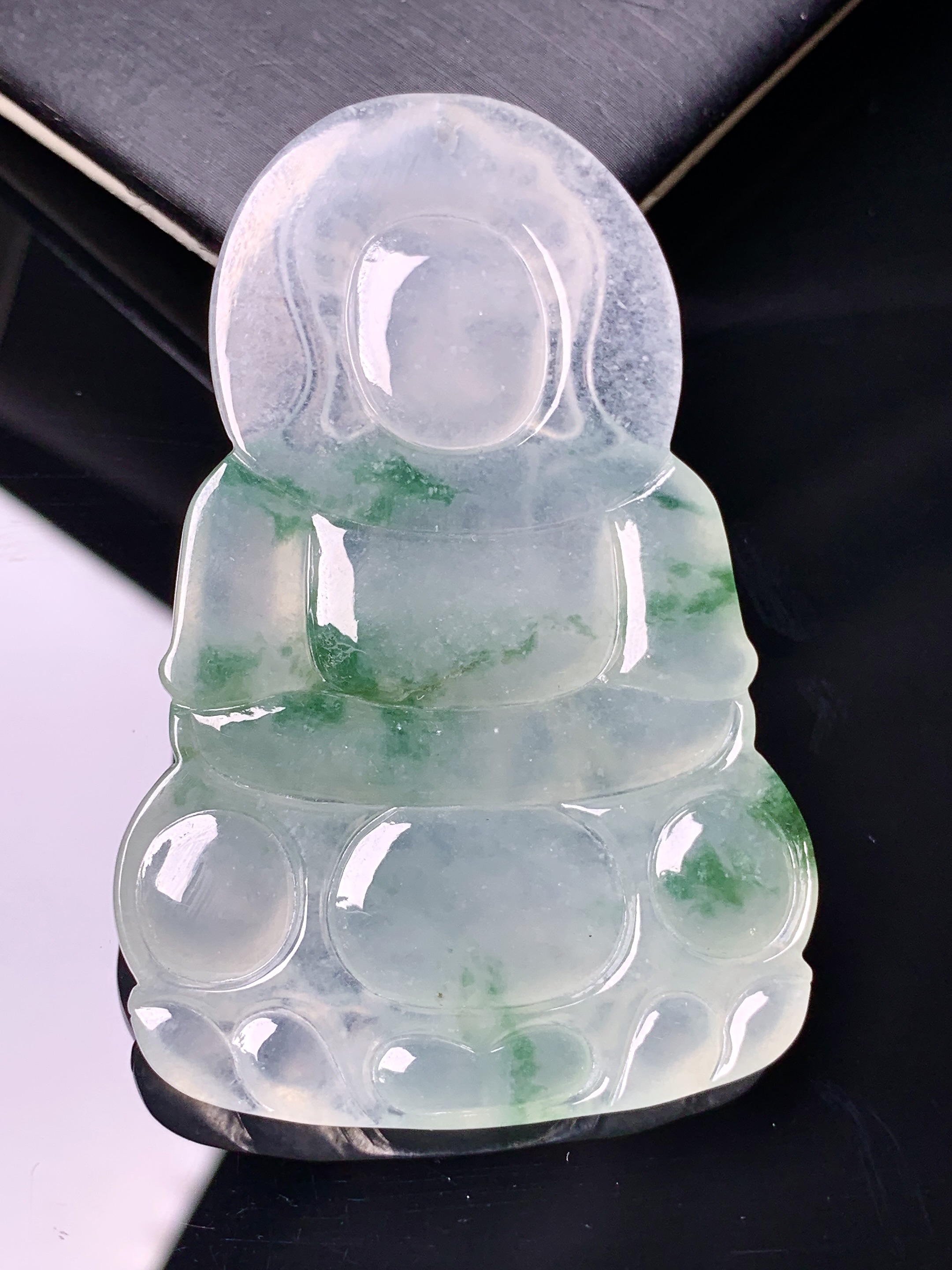 冰种观音菩萨吊坠 玉质细腻 色泽艳丽清新 水润亮眼 整体尺寸60.5*39.8*5.8x1